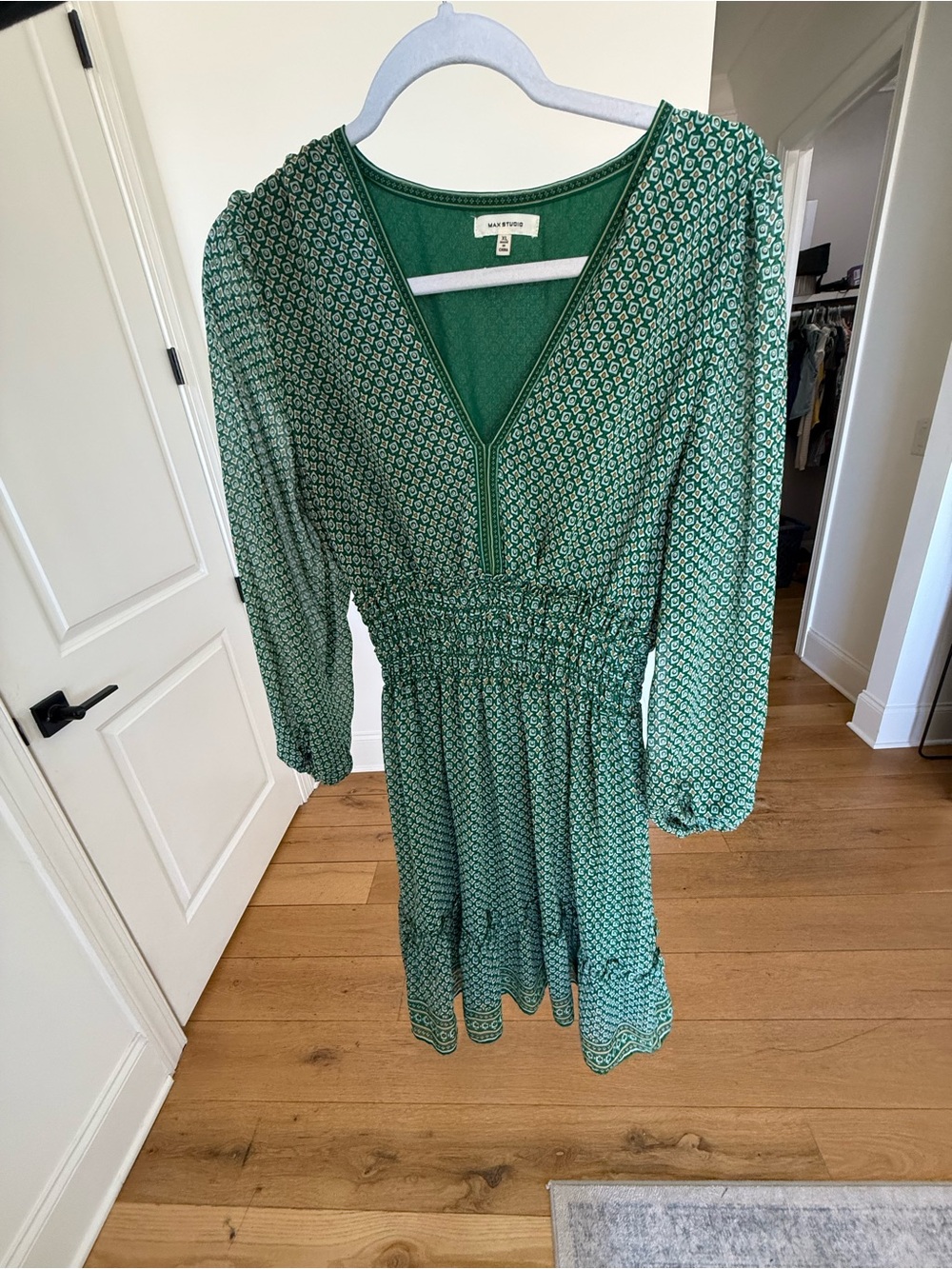 Max Studio Green Printed V-Neck Long Sleeve Dress